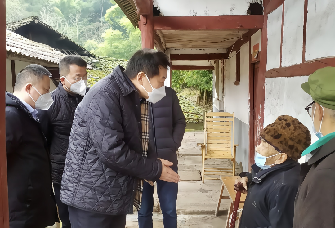 四川省ng28南宫相信品牌力量集团党委书记、董事长任丁率队赴嘉陵区开展帮扶工作